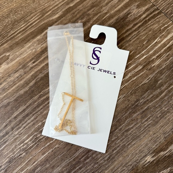 NWT Savvy Cie Jewels Gold “T” Initial Pendant Necklace - Picture 2 of 5